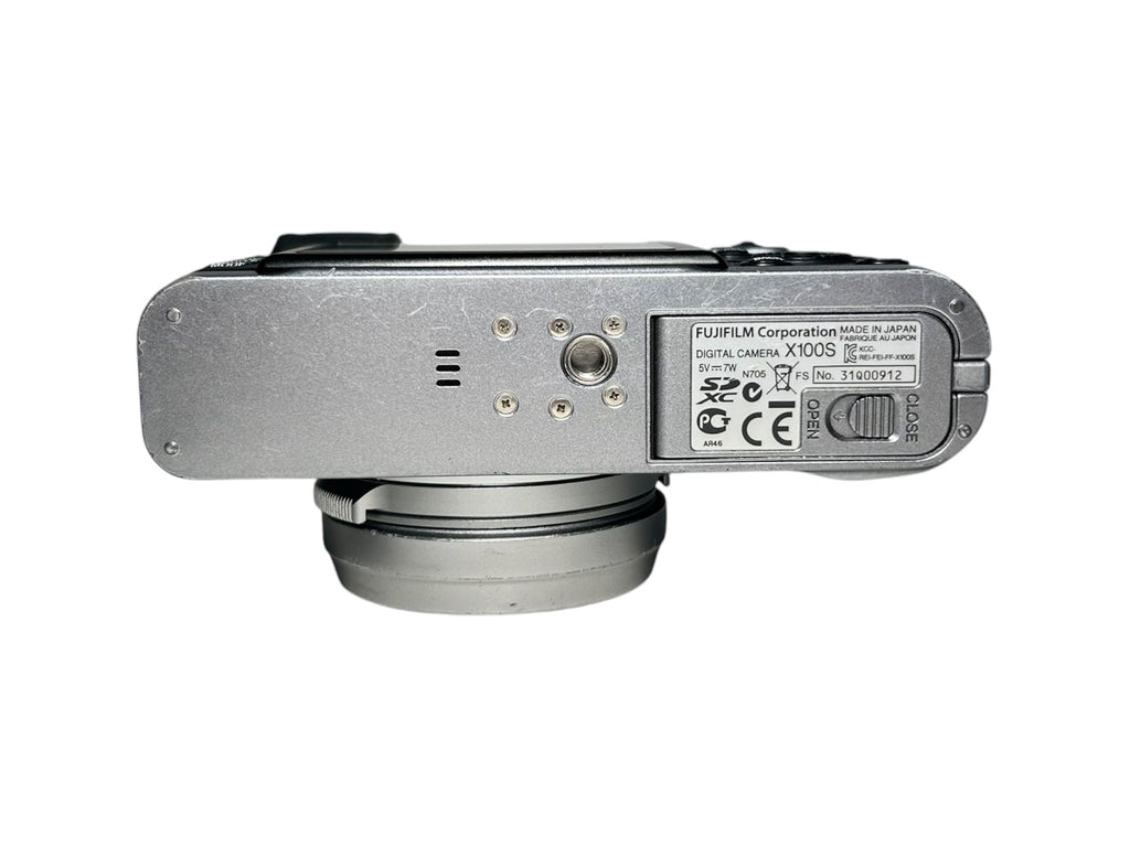 FUJIFILM X100S